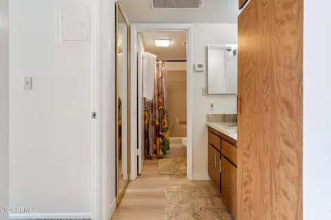 Bath - 3033 E Devonshire Ave #2009, Phoenix, AZ 85016 photo 1 of 3