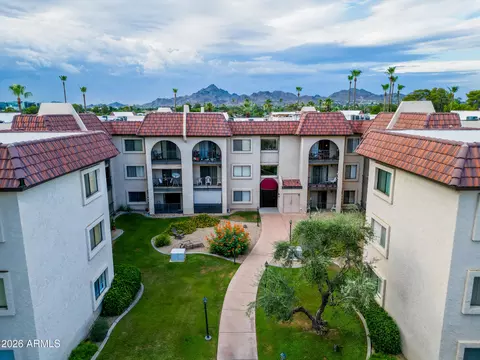 View/Area - 3033 E Devonshire Ave #2009, Phoenix, AZ 85016 photo 8 of 15