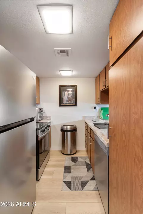 Kitchen - 3033 E Devonshire Ave #2009, Phoenix, AZ 85016 photo 3 of 5