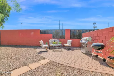 Exterior - 3917 E Carter Dr, Phoenix, AZ 85042 photo 7 of 9