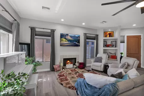 Living - 3917 E Carter Dr, Phoenix, AZ 85042 photo 3 of 4