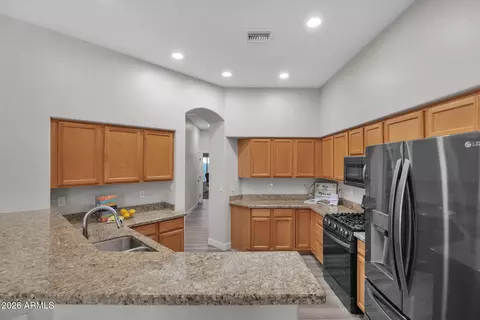 Kitchen - 3917 E Carter Dr, Phoenix, AZ 85042 photo 4 of 4