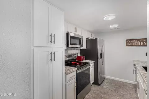 Kitchen - 7811 E Park View Dr, Mesa, AZ 85208 photo 3 of 3