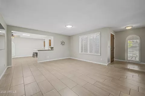 Living - 1633 W Evans Dr, Phoenix, AZ 85023 photo 2 of 9