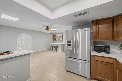 Kitchen - 1633 W Evans Dr, Phoenix, AZ 85023 photo 8 of 9
