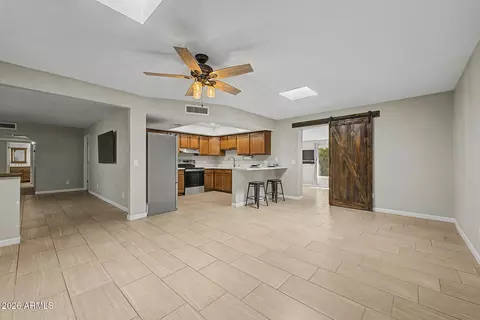 Living - 1633 W Evans Dr, Phoenix, AZ 85023 photo 3 of 9