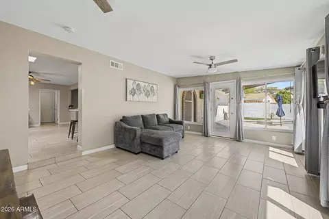 Living - 1633 W Evans Dr, Phoenix, AZ 85023 photo 5 of 9