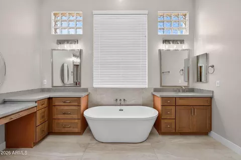 Bath - 6952 E Trailridge Cir, Mesa, AZ 85207 photo 5 of 9