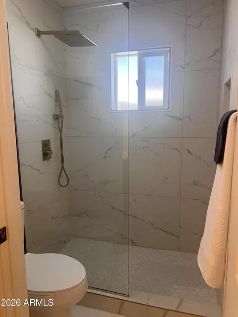 Bath - 3911 N 13th Way, Phoenix, AZ 85014 photo 7 of 7
