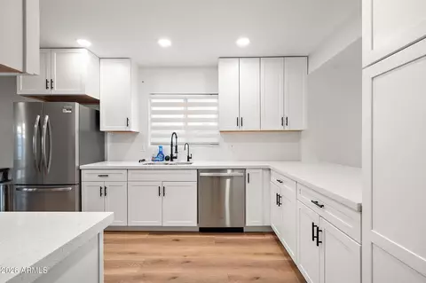 Kitchen - 3911 N 13th Way, Phoenix, AZ 85014 photo 1 of 5