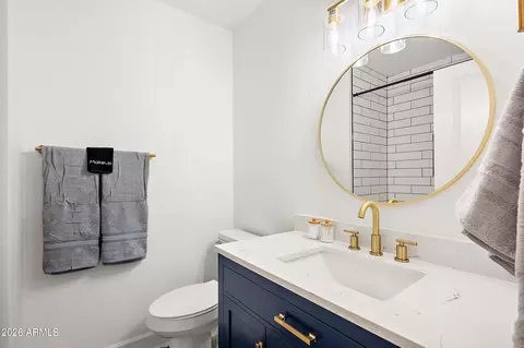 Bath - 3911 N 13th Way, Phoenix, AZ 85014 photo 4 of 7