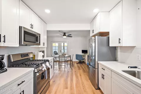 Kitchen - 3911 N 13th Way, Phoenix, AZ 85014 photo 5 of 5