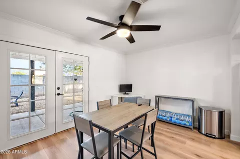 Dining - 3911 N 13th Way, Phoenix, AZ 85014 photo 1 of 2