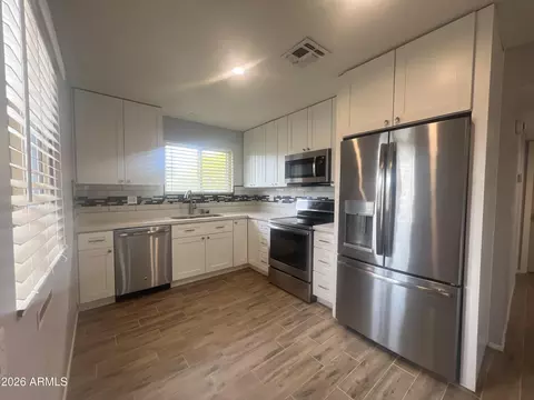 10013 W Lakeview Cir N, Sun City, AZ 85351