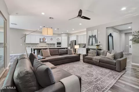 1104 E Knightsbridge Way, Gilbert, AZ 85297 photo 9