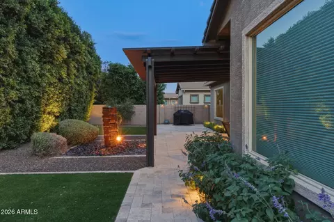 1104 E Knightsbridge Way, Gilbert, AZ 85297 photo 4