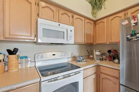 Kitchen - 6334 E Viewmont Dr #58, Mesa, AZ 85215 photo 4 of 6