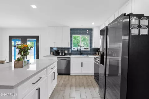 Kitchen - 407 E Auburn Dr, Tempe, AZ 85283 photo 5 of 9