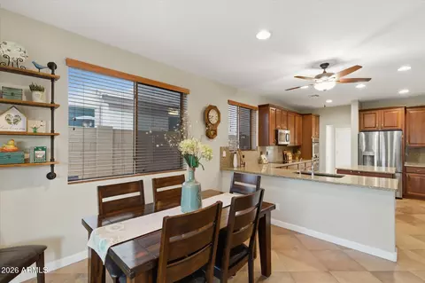 Dining - 2316 W Eagle Feather Rd, Phoenix, AZ 85085 photo 2 of 3