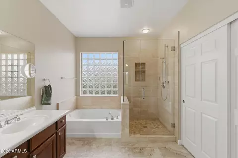Bath - 2316 W Eagle Feather Rd, Phoenix, AZ 85085 photo 1 of 4