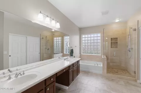 Bath - 2316 W Eagle Feather Rd, Phoenix, AZ 85085 photo 2 of 4