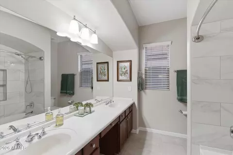 Bath - 2316 W Eagle Feather Rd, Phoenix, AZ 85085 photo 3 of 4