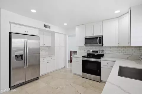 7813 W Dreyfus Dr, Peoria, AZ 85381