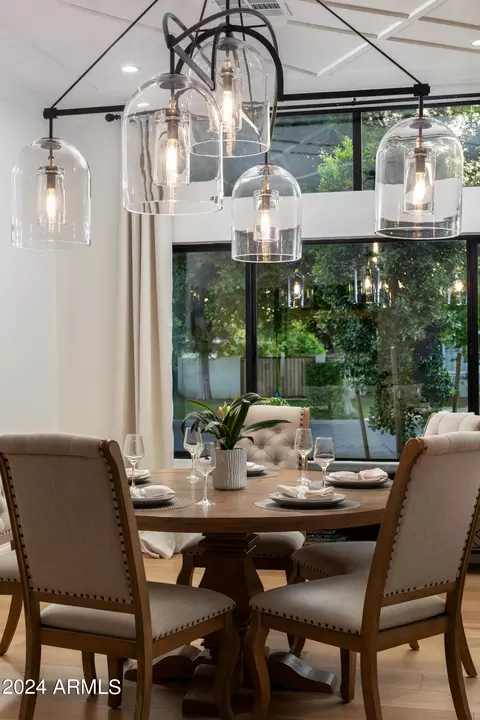 Dining - 3045 N Marigold Dr, Phoenix, AZ 85018 photo 2 of 3