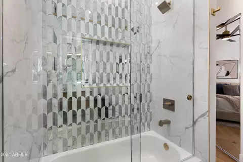 Bath - 3045 N Marigold Dr, Phoenix, AZ 85018 photo 5 of 7