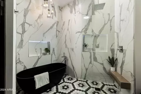 Bath - 3045 N Marigold Dr, Phoenix, AZ 85018 photo 3 of 7