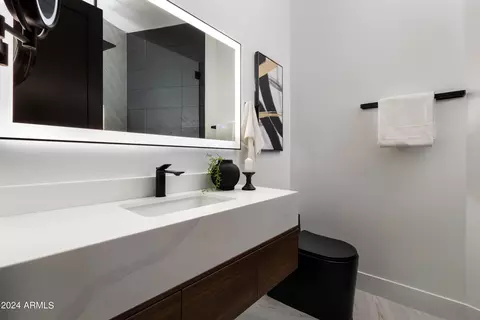 Bath - 3045 N Marigold Dr, Phoenix, AZ 85018 photo 6 of 7