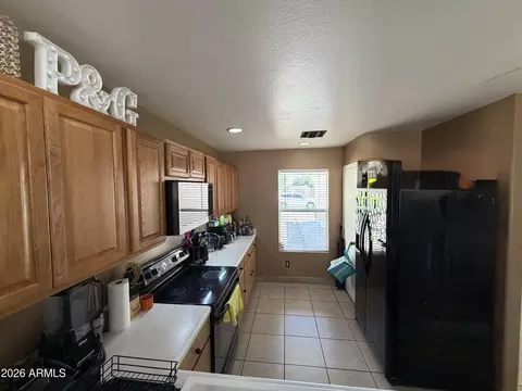Kitchen - 2026 S Lawther Dr, Apache Junction, AZ 85120 photo 4 of 5