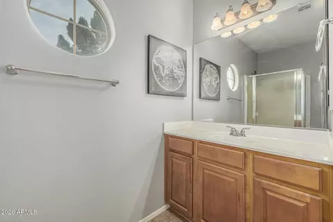 Bath - 1271 E Canyon Creek Dr, Gilbert, AZ 85296 photo 2 of 5