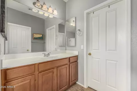 Bath - 1271 E Canyon Creek Dr, Gilbert, AZ 85296 photo 3 of 5
