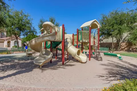 View/Area - 1271 E Canyon Creek Dr, Gilbert, AZ 85296 photo 2 of 4