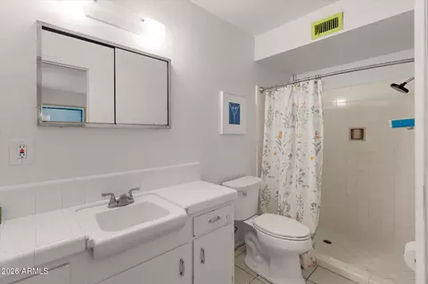 Bath - 1810 Euclid Ave, Phoenix, AZ 85042 photo 1 of 2