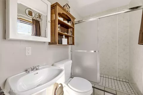 Bath - 3121 Cedar Dr, Overgaard, AZ 85933 photo 4 of 4