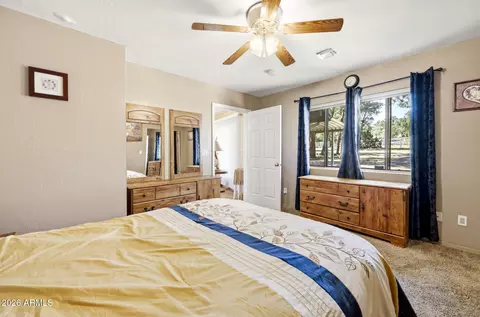 Bedroom - 3121 Cedar Dr, Overgaard, AZ 85933 photo 3 of 5