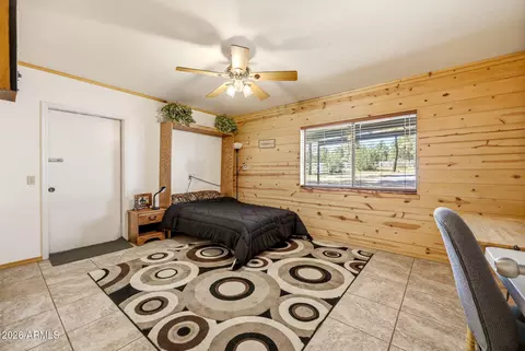 Bedroom - 3121 Cedar Dr, Overgaard, AZ 85933 photo 4 of 5