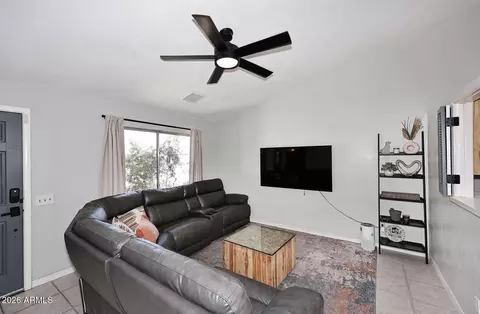 Living - 1721 E Sandra Ter, Phoenix, AZ 85022 photo 1 of 3