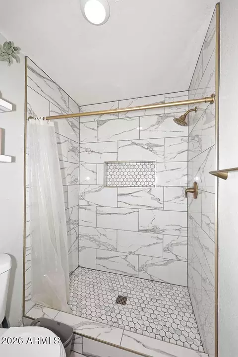 Bath - 1721 E Sandra Ter, Phoenix, AZ 85022 photo 3 of 3