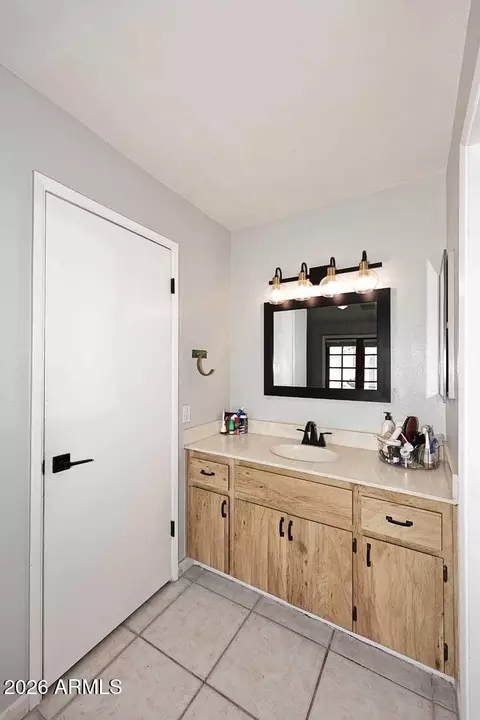 Bath - 1721 E Sandra Ter, Phoenix, AZ 85022 photo 2 of 3