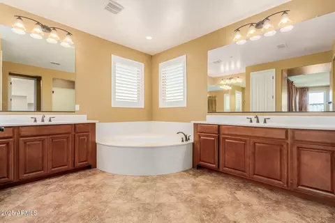 Bath - 882 E Parkview Dr, Gilbert, AZ 85295 photo 1 of 6