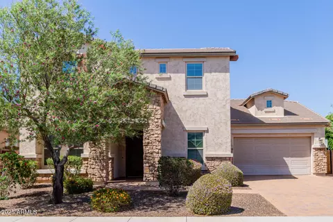 Exterior - 882 E Parkview Dr, Gilbert, AZ 85295 photo 4 of 18