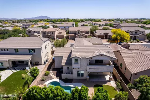 View/Area - 882 E Parkview Dr, Gilbert, AZ 85295 photo 5 of 7