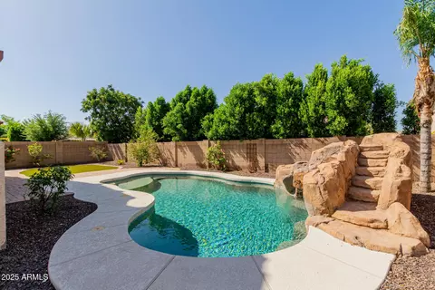 Exterior - 882 E Parkview Dr, Gilbert, AZ 85295 photo 15 of 18
