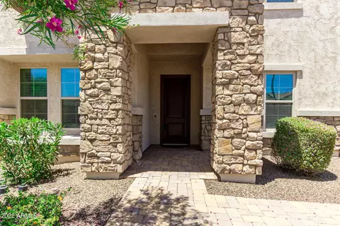 882 E Parkview Dr, Gilbert, AZ 85295