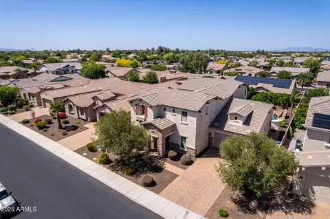 View/Area - 882 E Parkview Dr, Gilbert, AZ 85295 photo 3 of 7