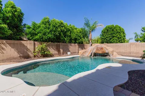 Exterior - 882 E Parkview Dr, Gilbert, AZ 85295 photo 11 of 18