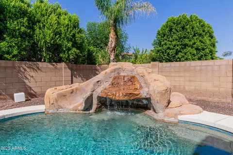 Exterior - 882 E Parkview Dr, Gilbert, AZ 85295 photo 12 of 18